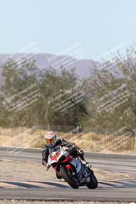 media/Dec-01-2025-Moto Forza (Mon) [[2daa91e15f]]/3-Beginner Group/Session 3 (Turn 3)/